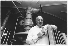 351605 Portret van Jos de Meijere, directeur van het Waterleidingmuseum (Lauwerhof 29) te Utrecht.